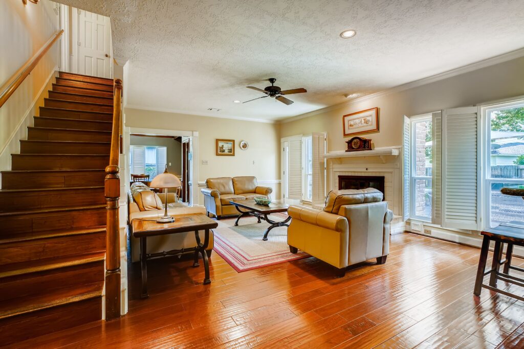 <strong>Solid Wood Flooring Isn’t for Everyone — And That’s Okay</strong>-kelaiwood <strong>Solid Wood Flooring Isn’t for Everyone — And That’s Okay</strong>-kelaiwood